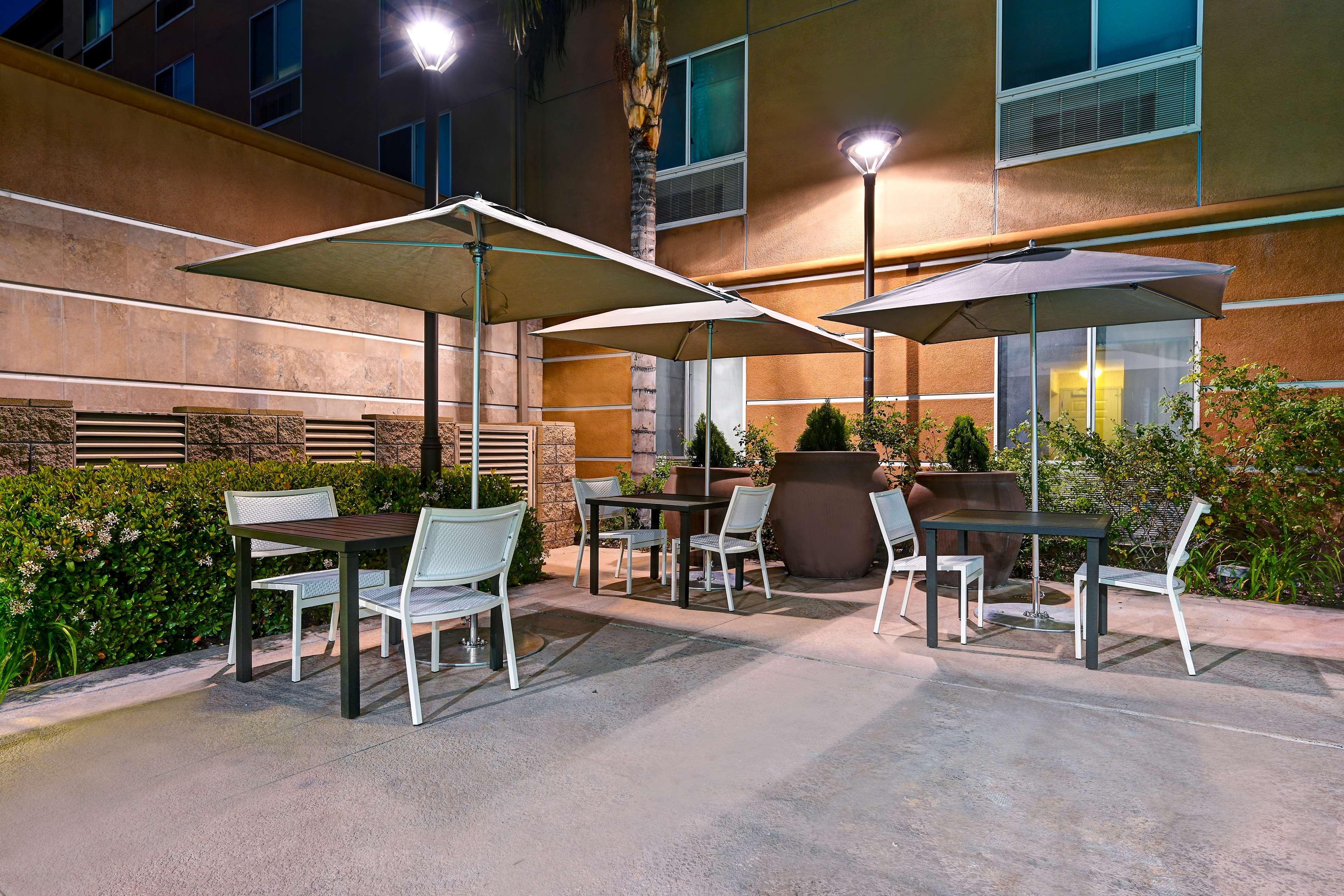 Hilton Garden Inn San Bernardino Exterior photo